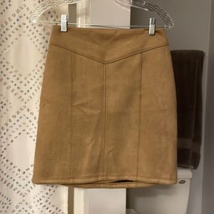 White House Black Market Size 00 Tan Suede Skirt with Back Zipper